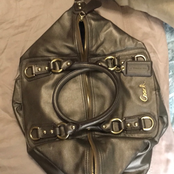 Brass coloured Ashley coach bag very cute - Picture 2 of 3